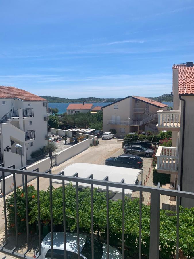 Apartmani Dzapo Srima Exteriör bild