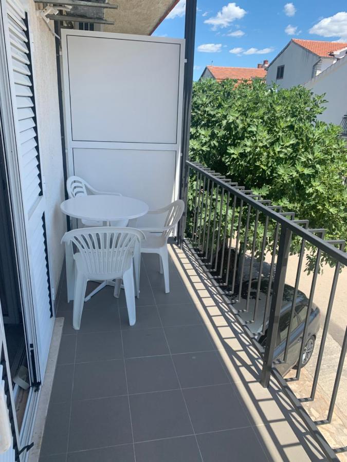 Apartmani Dzapo Srima Exteriör bild