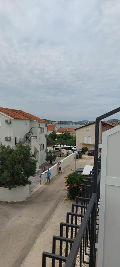 Apartmani Dzapo Srima Exteriör bild