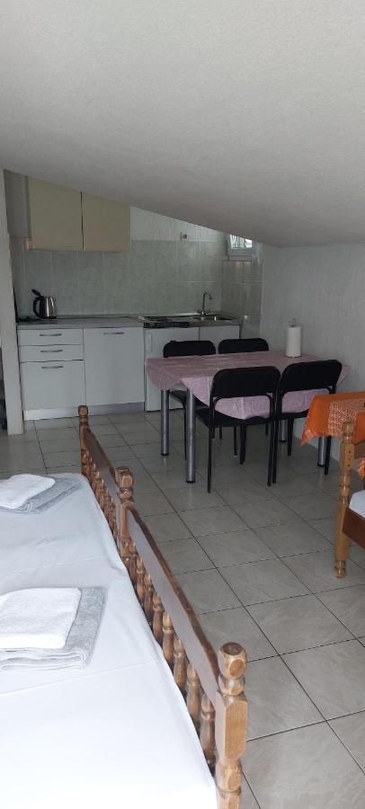 Apartmani Dzapo Srima Exteriör bild