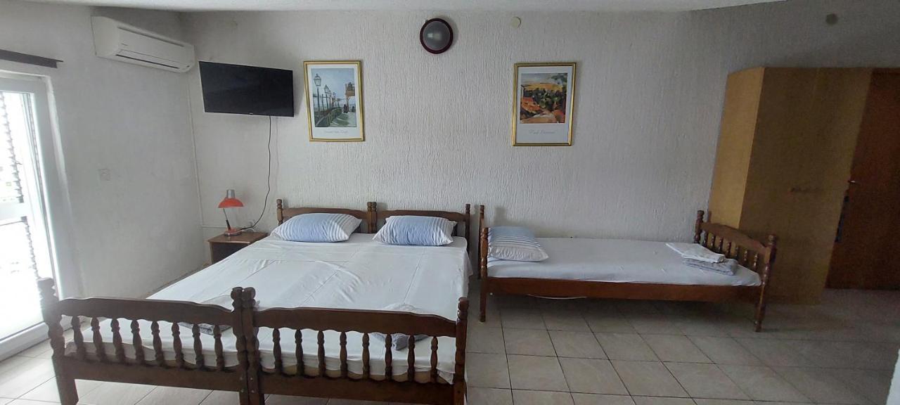 Apartmani Dzapo Srima Exteriör bild