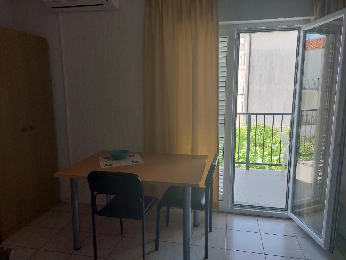 Apartmani Dzapo Srima Exteriör bild